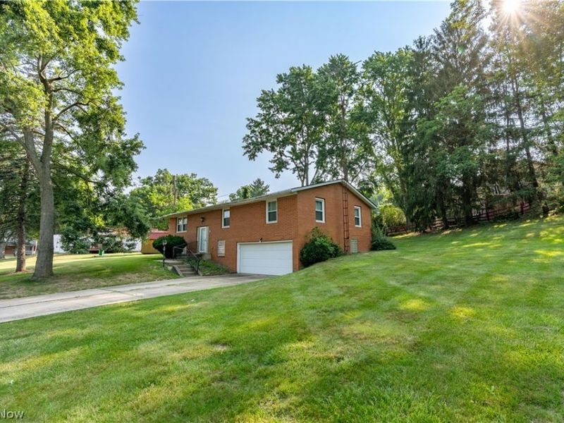 3726 Whitehouse Avenue NW, Canton, OH 44709 Photo 2