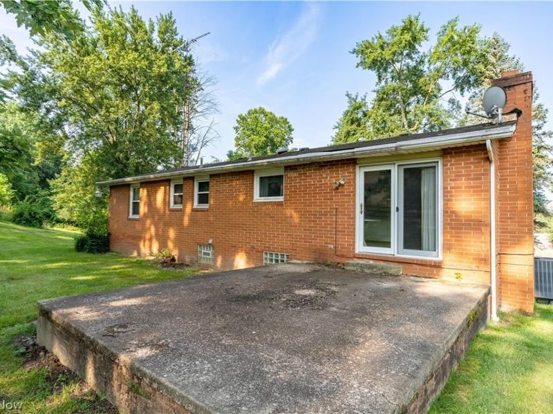 3726 Whitehouse Avenue NW, Canton, OH 44709 Photo 4