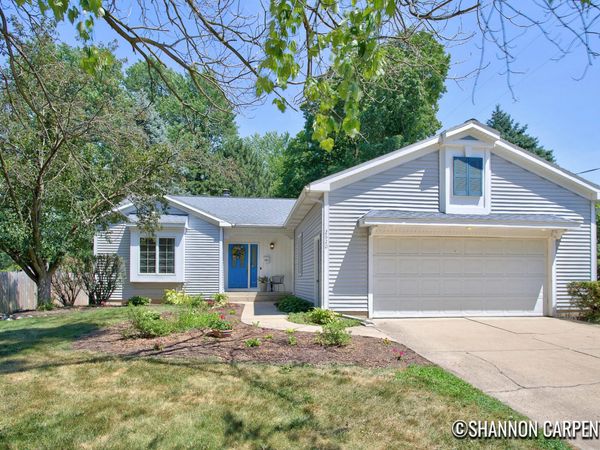 2620 Riverside Drive NE, Grand Rapids, MI 49505