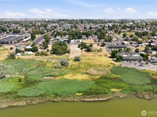 1042 S Division Street , Moses Lake, WA 98837
