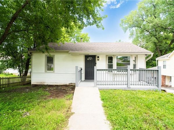 5239 N BRISTOL Avenue, Kansas City, MO 64119
