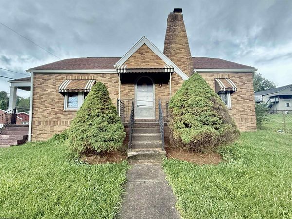899 Country Club Road, Fairmont, WV 26554