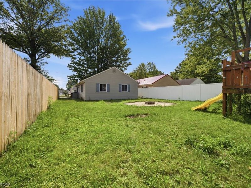 715 S Logan Street , Elyria, OH 44035 Photo 18