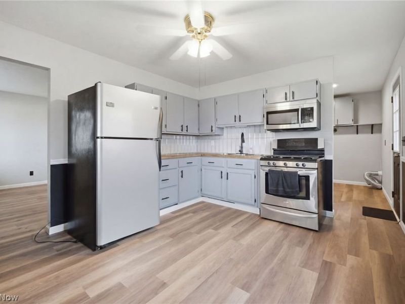 715 S Logan Street , Elyria, OH 44035 Photo 2