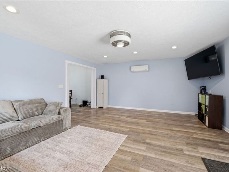 1253 Golden Gate Boulevard, Mayfield Heights, OH 44124 Photo 10