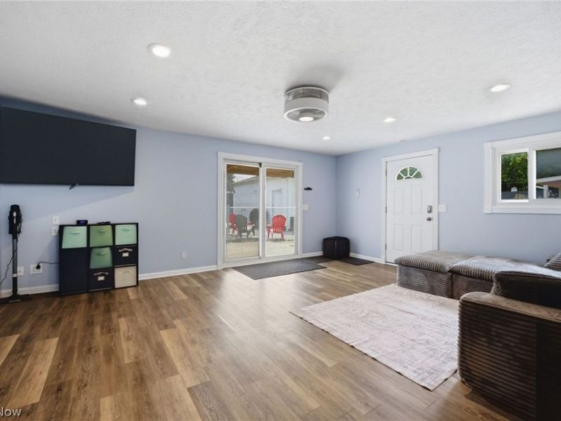 1253 Golden Gate Boulevard, Mayfield Heights, OH 44124 Photo 9