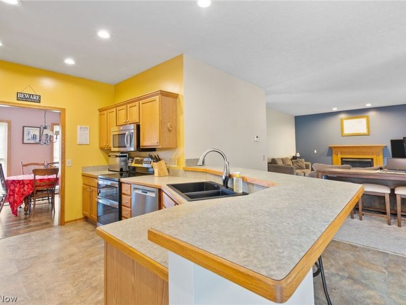 3883 Cromford Circle NW, Uniontown, OH 44685 Photo 10