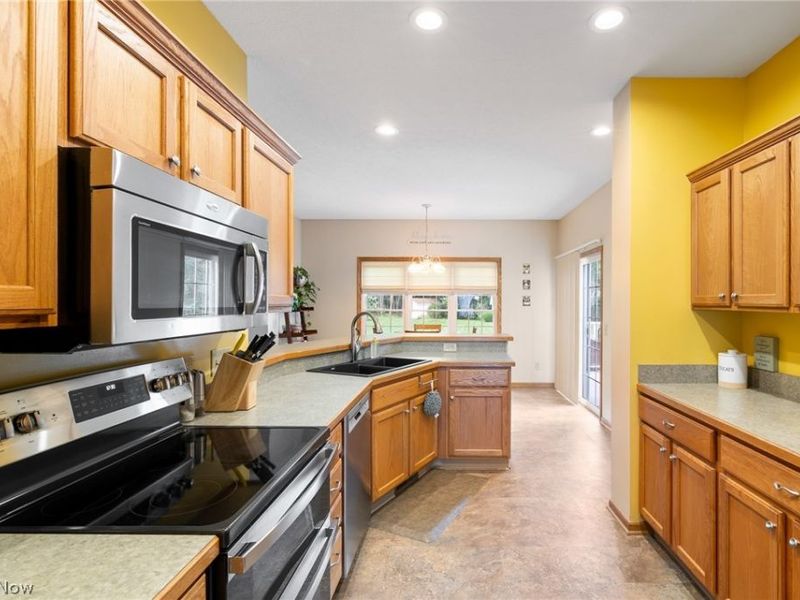 3883 Cromford Circle NW, Uniontown, OH 44685 Photo 11