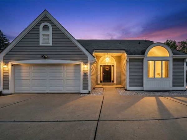 3 Wellington Woods Dr , Pittsburgh, PA 15229