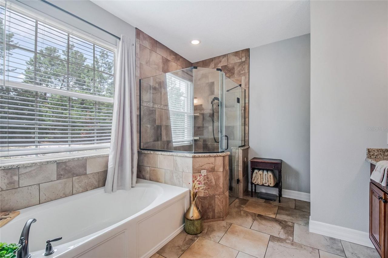 450 Valley Stream Drive, Geneva, FL 32732 Photo