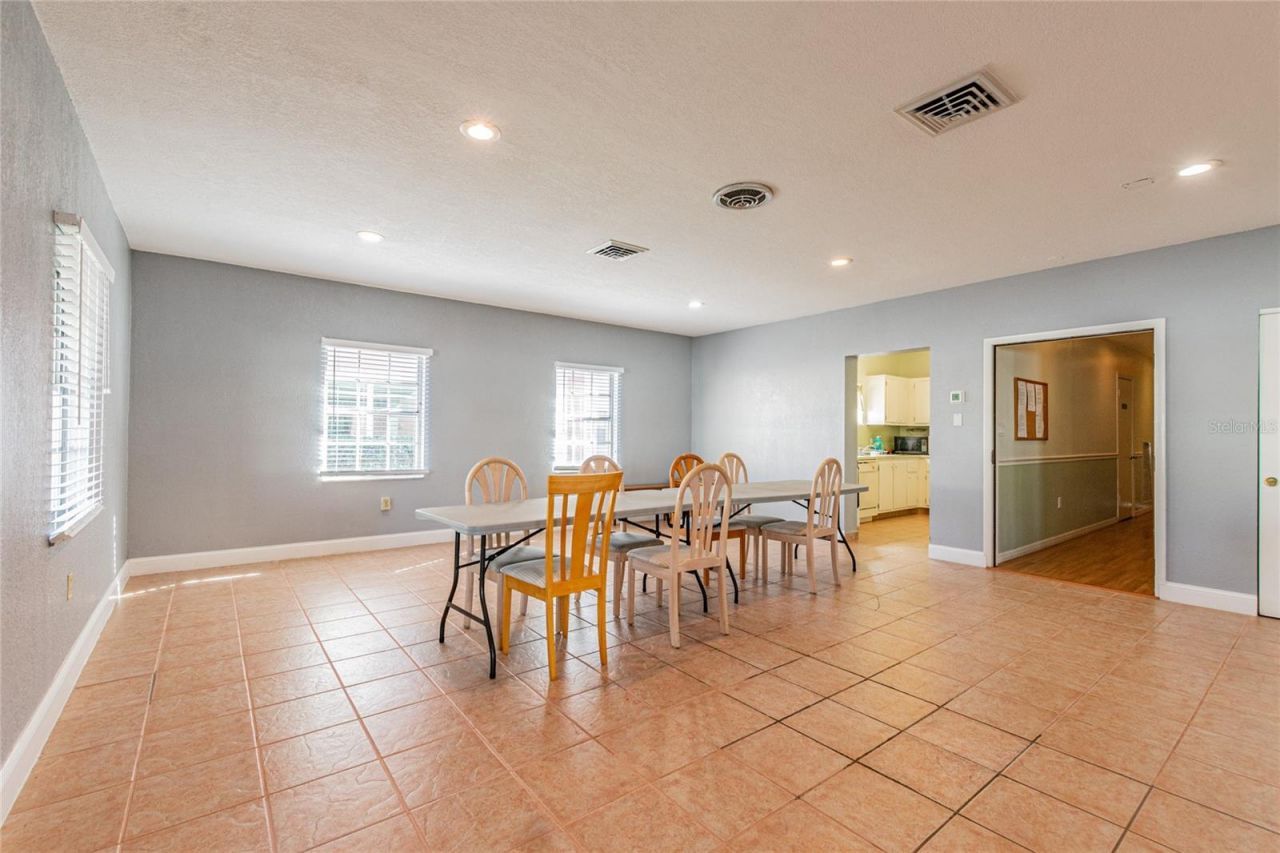 1900 68th Street N, Unit 210, Saint Petersburg, FL 33710 Photo