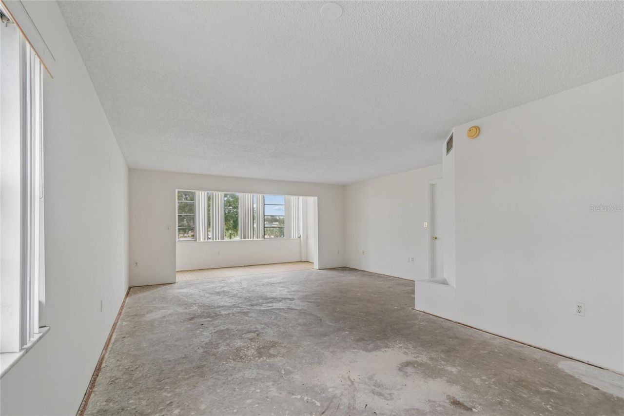 1900 68th Street N, Unit 210, Saint Petersburg, FL 33710 Photo