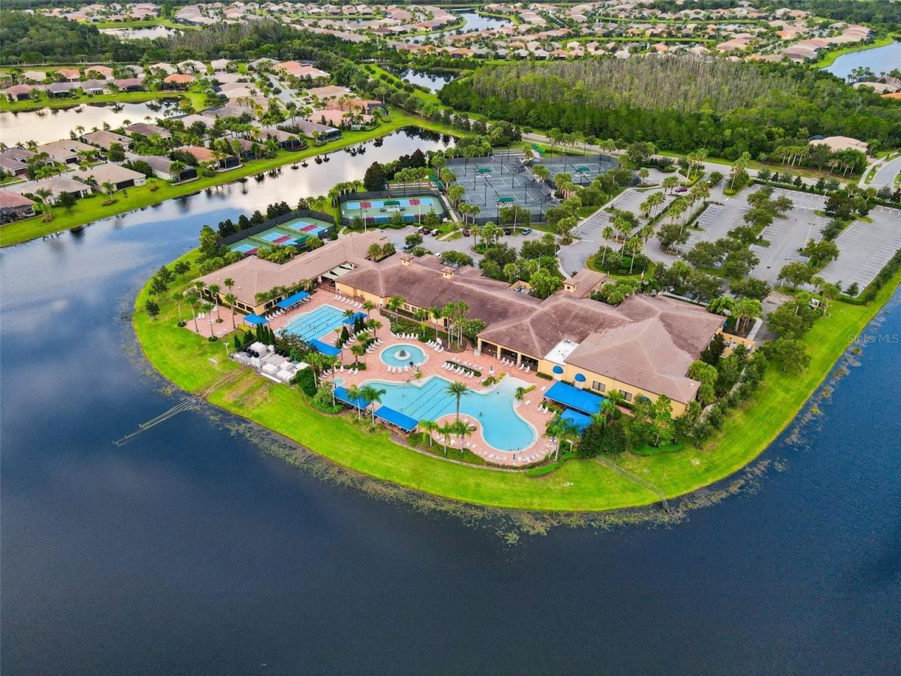 15929 Golden Lakes Drive , Wimauma, FL 33598 Photo