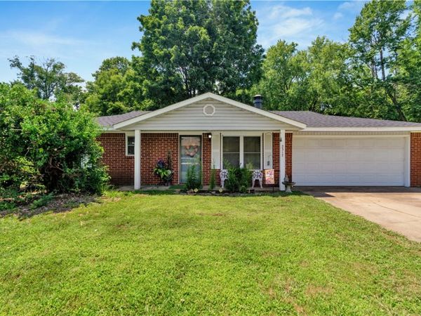 2317 N Woodlark Lane , Fayetteville, AR 72704