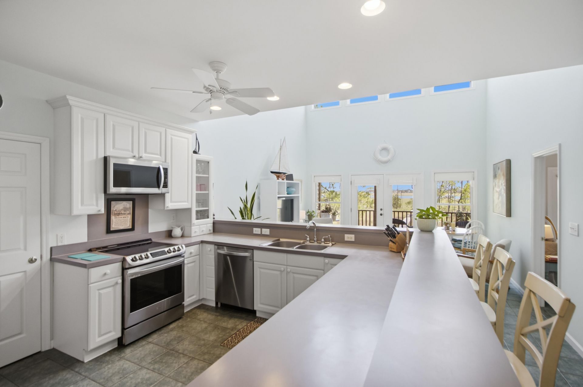 302 E Huron Avenue Photo 9