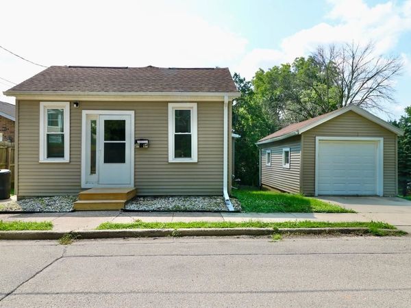 2594 Pearl Street, Dubuque, IA 52001