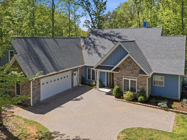 165 Peninsula DR , Moneta, VA 24121