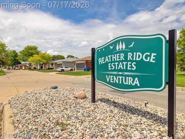 15175 La Grande Plaza, Warren, MI 48088
