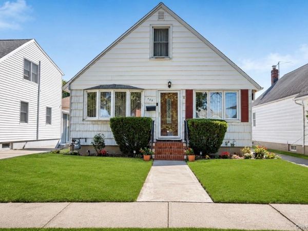 932 Cherry Lane , Floral Park, NY 11001