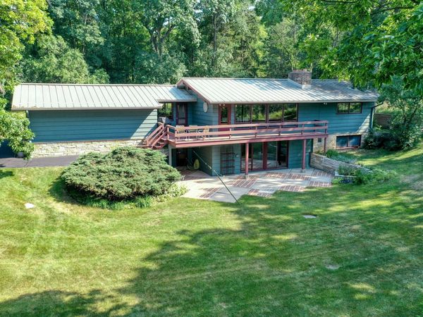 1905 Hillside Dr, Delafield, WI 53018