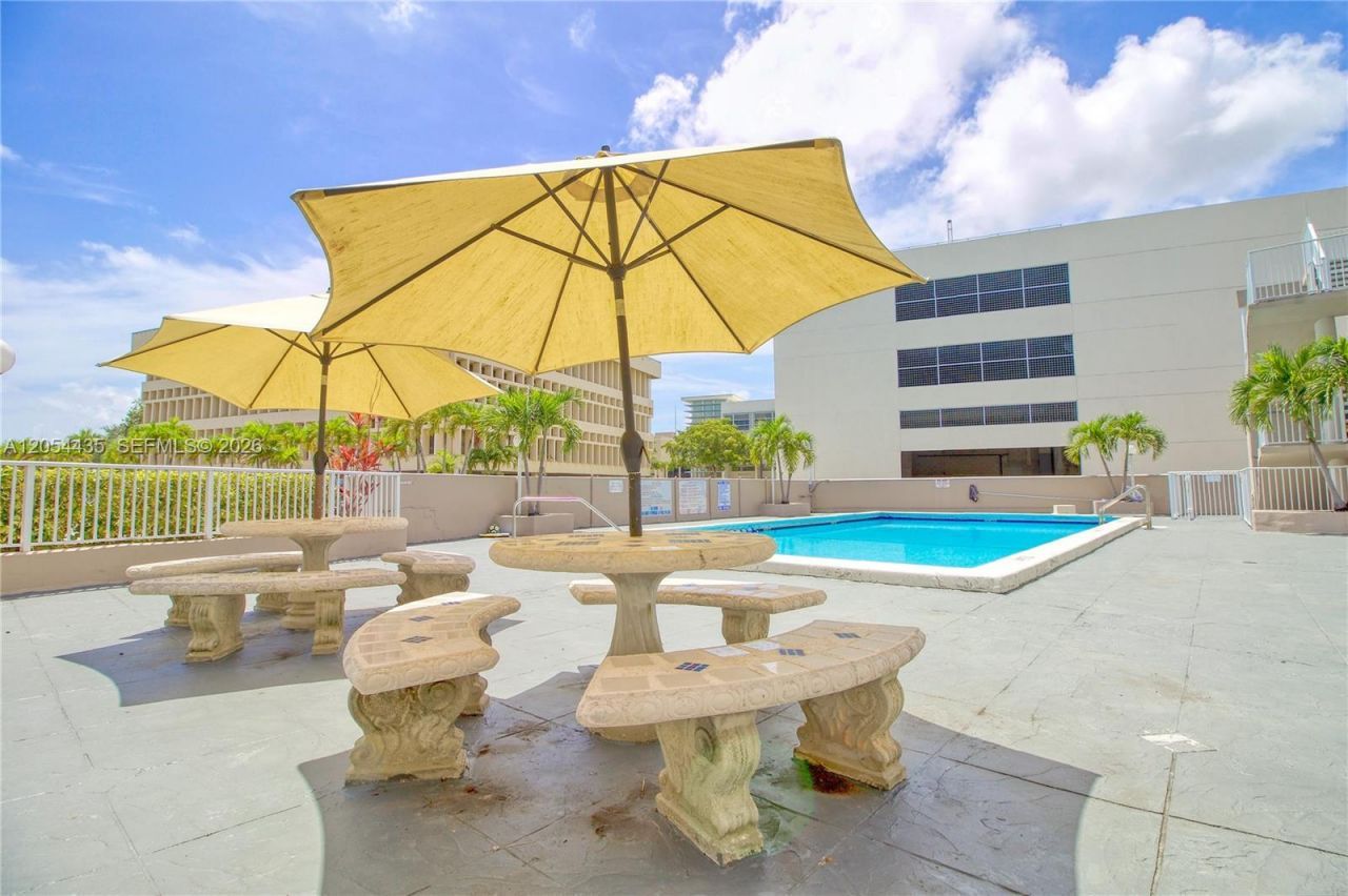6580 E Santona St , Unit A37, Coral Gables, FL 33146 Photo