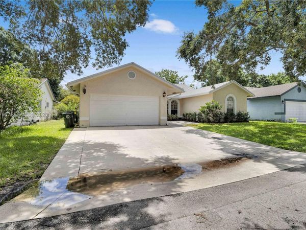 6610 NW 41st Ter , Coconut Creek, FL 33073