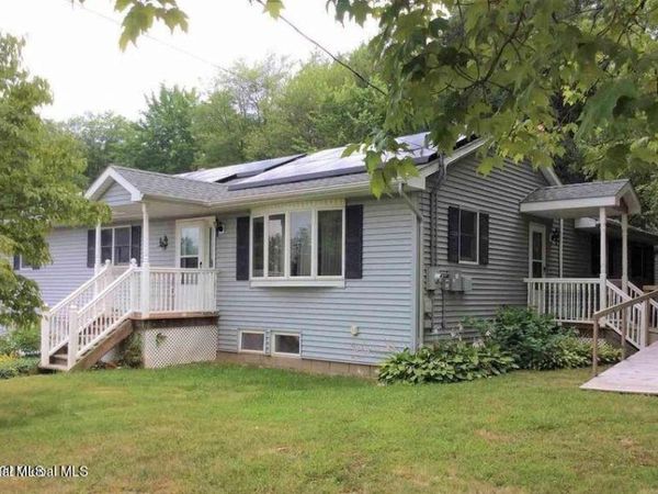 42 Gilligan Road, East Greenbush, NY 12061