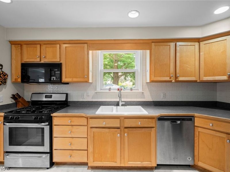 5844 Lotusdale Drive, Parma Heights, OH 44130 Photo 10