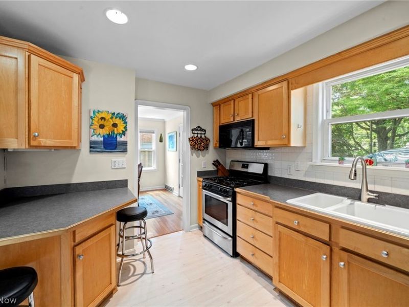 5844 Lotusdale Drive, Parma Heights, OH 44130 Photo 12