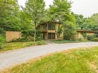41 Rush Hills Dr, Rush, NY 14543
