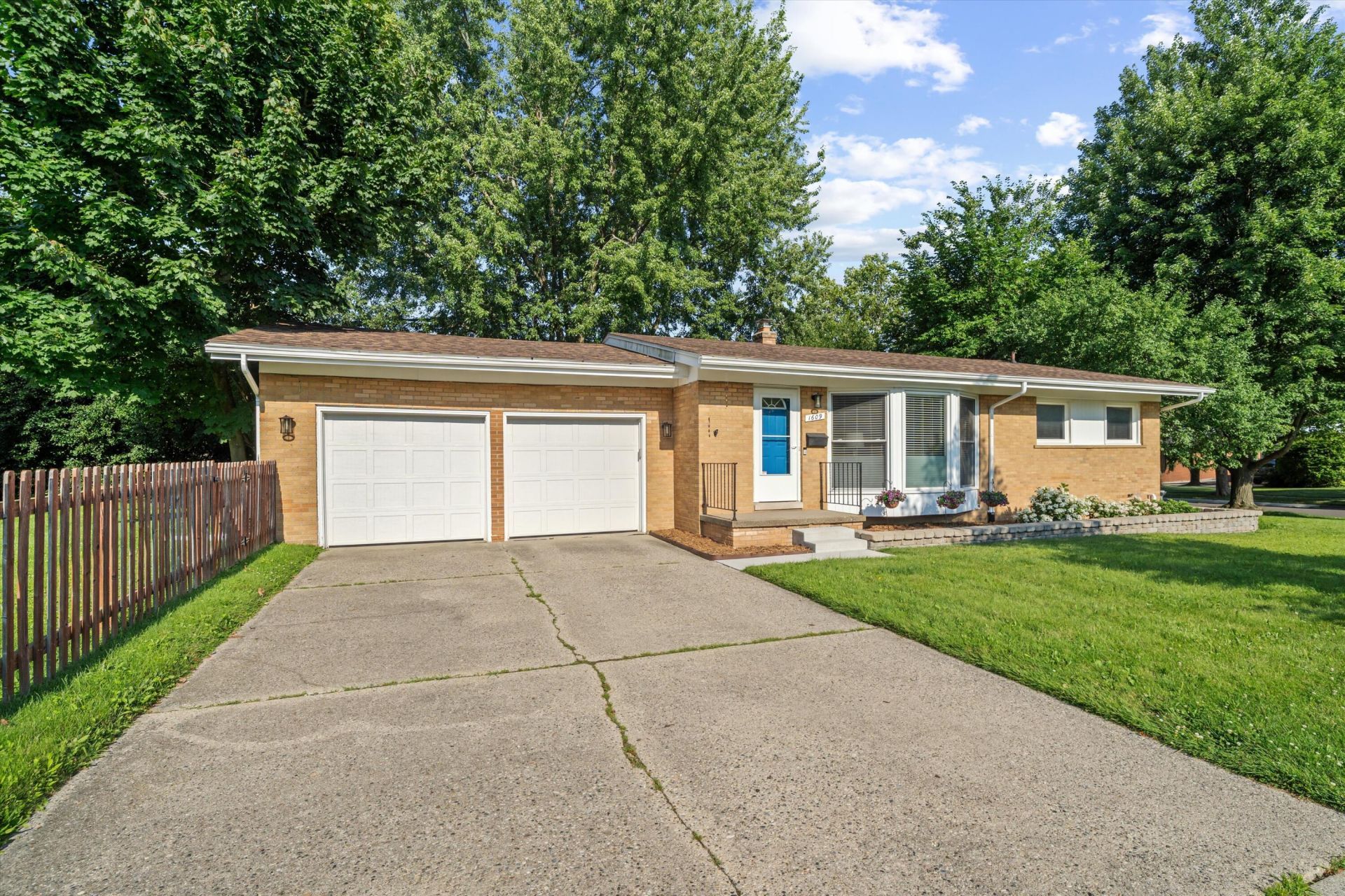 1609 Glastonbury Road, Ann Arbor, MI 48103 Main Photo