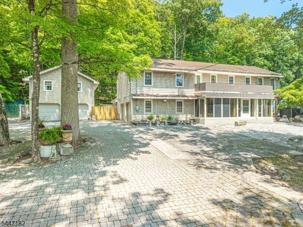 90 Emmans Rd, Roxbury, NJ 07852