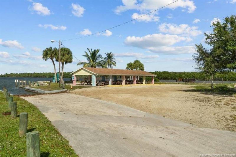5216 SE Orange Street , Stuart, FL 34997 Photo