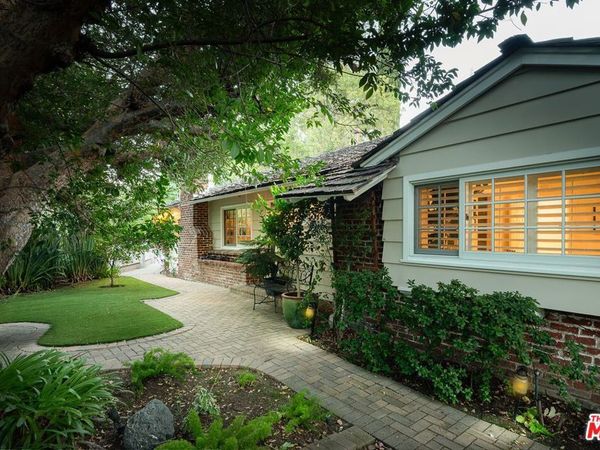 3931 Woodcliff Road , Sherman Oaks, CA 91403