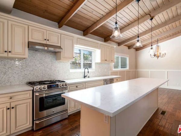 1604 OAK Avenue, Manhattan Beach, CA 90266