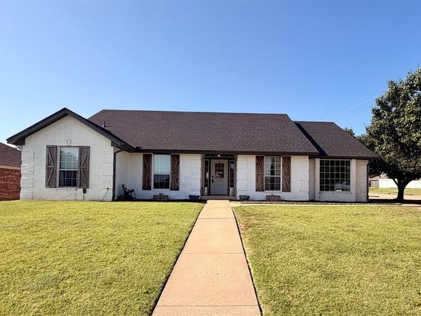 1301 Manchester Drive, Shawnee, OK 74804