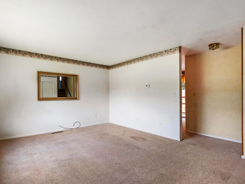 6612 Kings Charter Road, Reynoldsburg, OH 43068 Photo 2