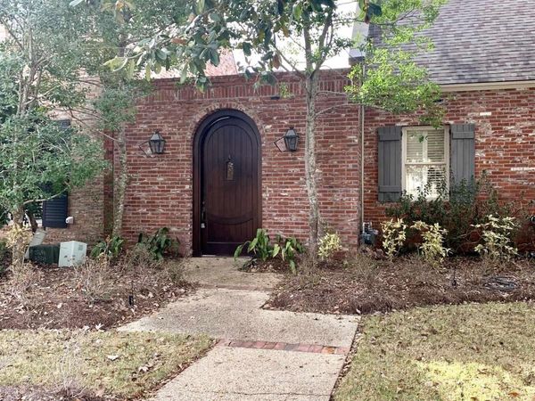 2724 Bocage Lake Dr, Baton Rouge, LA 70809