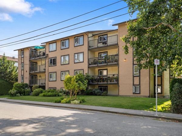 3258 Alder St , Unit #402, Saanich, BC V8X 1P2