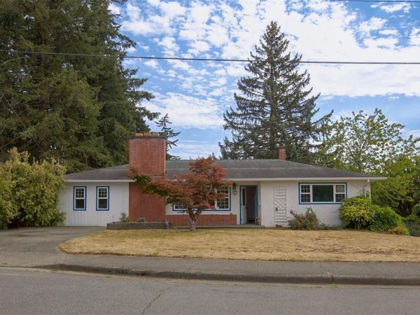 683 Montague Rd , Nanaimo, BC V9R 3G4