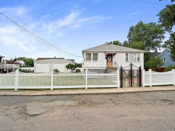 101 Kenberma St, Hull, MA 02045