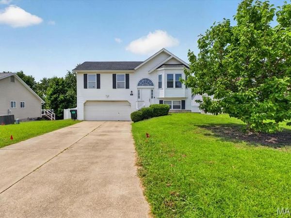 991 Sunset Farms Court, St Charles, MO 63304