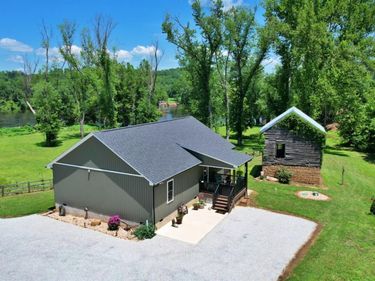5977 James River Road, Gladstone, VA 24553
