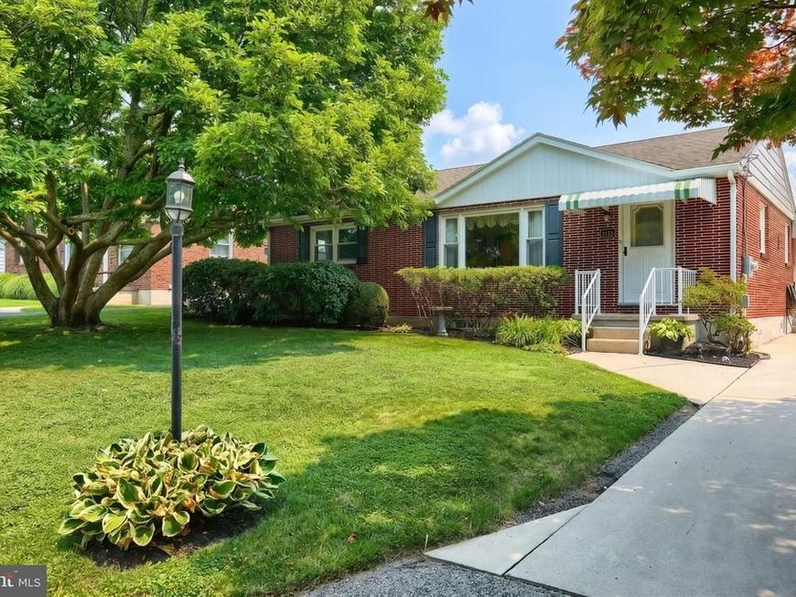 2135 Pleasant View Drive, York, PA 17406 Main Photo