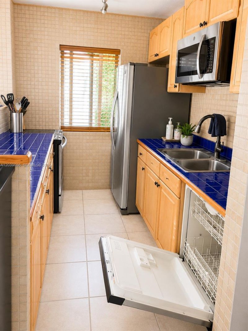 549 Meridian Ave , Unit 12, Miami Beach, FL 33139 Photo