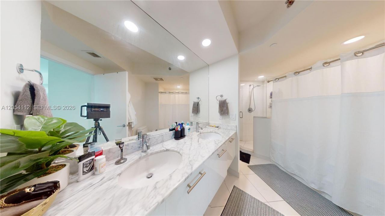 500 Brickell Ave, Unit 2610, Miami, FL 33131 Photo