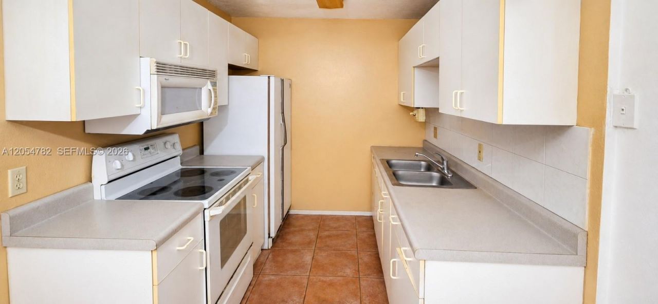 10370 SW 220th St, Unit 228, Cutler Bay, FL 33190 Photo