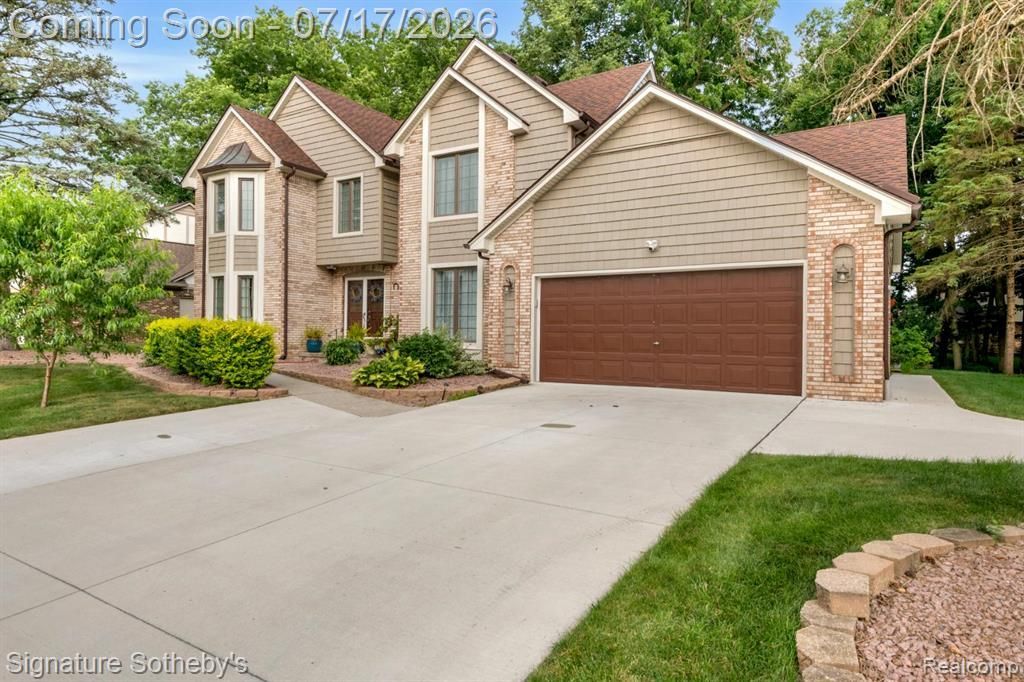 23134 Fox Creek, Farmington Hills, MI 48335 Main Photo