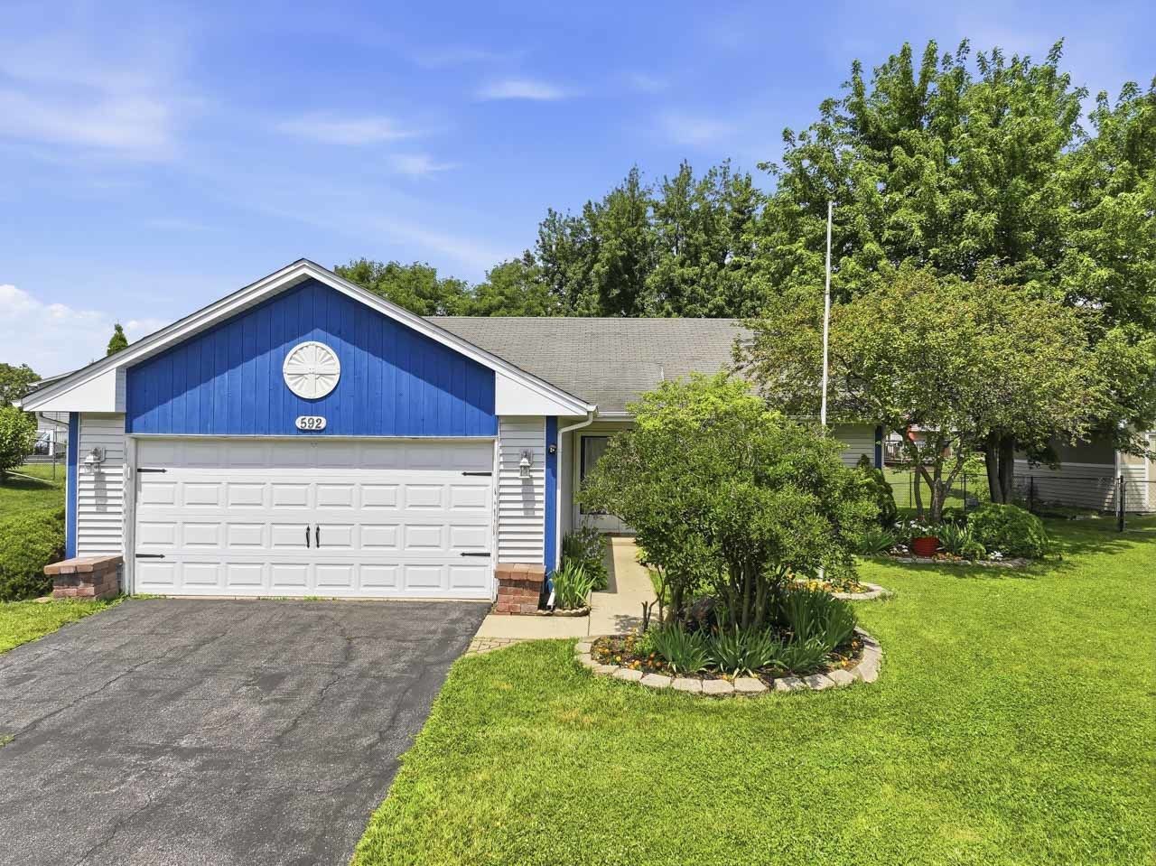 592 Bluff Street, Carol Stream, IL 60188