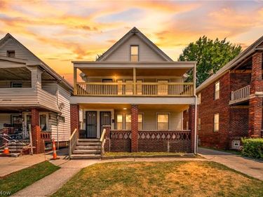 911 Royal Road , Cleveland, OH 44110